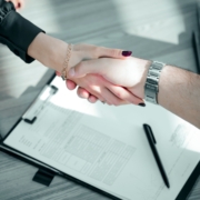 Conozca cómo estructurar un Joint Venture en Paraguay, sus principales modalidades, reglas de gobernanza, aspectos regulatorios y fiscales.